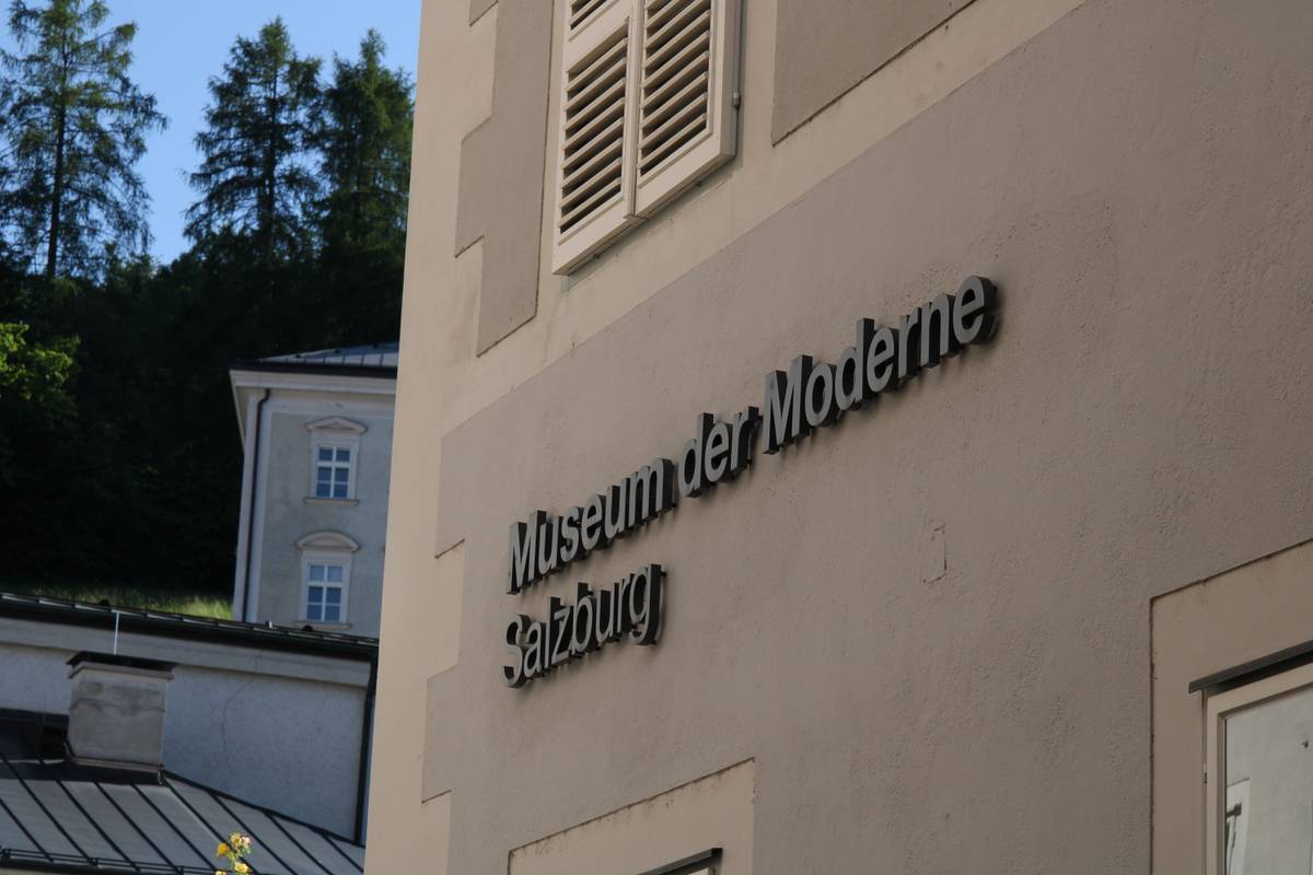 The sign post for Museum der Moderne. The text is set in bold Helvetica, and it's made of metal.