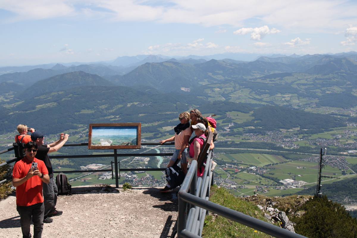 A group photo is taken