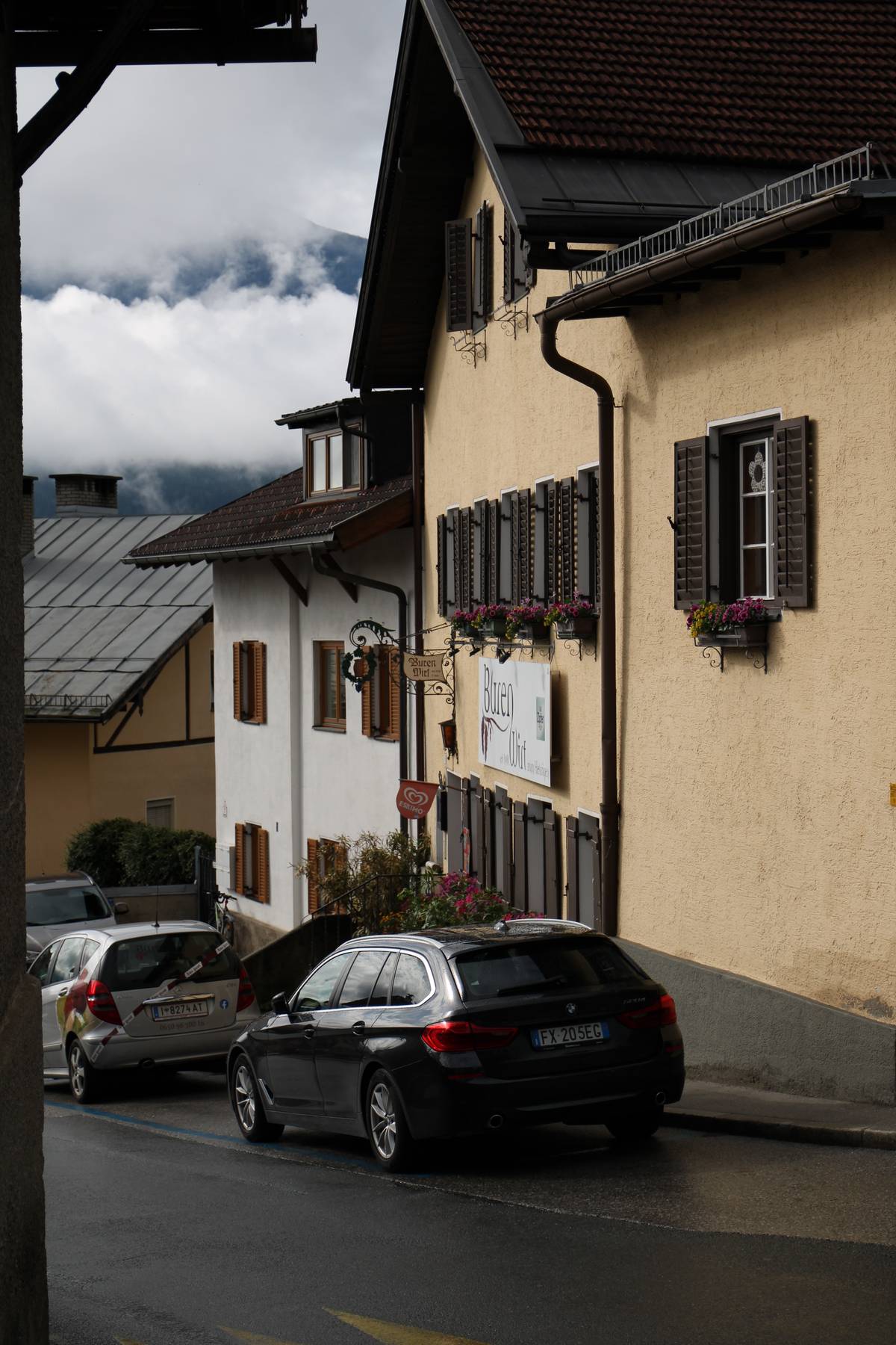 The restaurant that we ate at yesterday